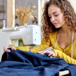 Vendeuse de la boutique Simpl Vintage